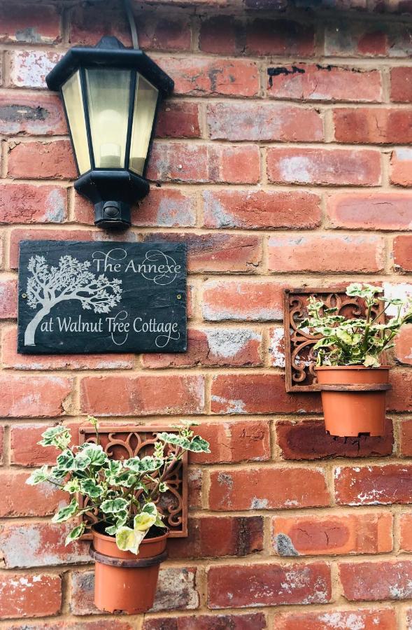 The Annexe At Walnut Tree Cottage Hope under Dinmore Екстериор снимка