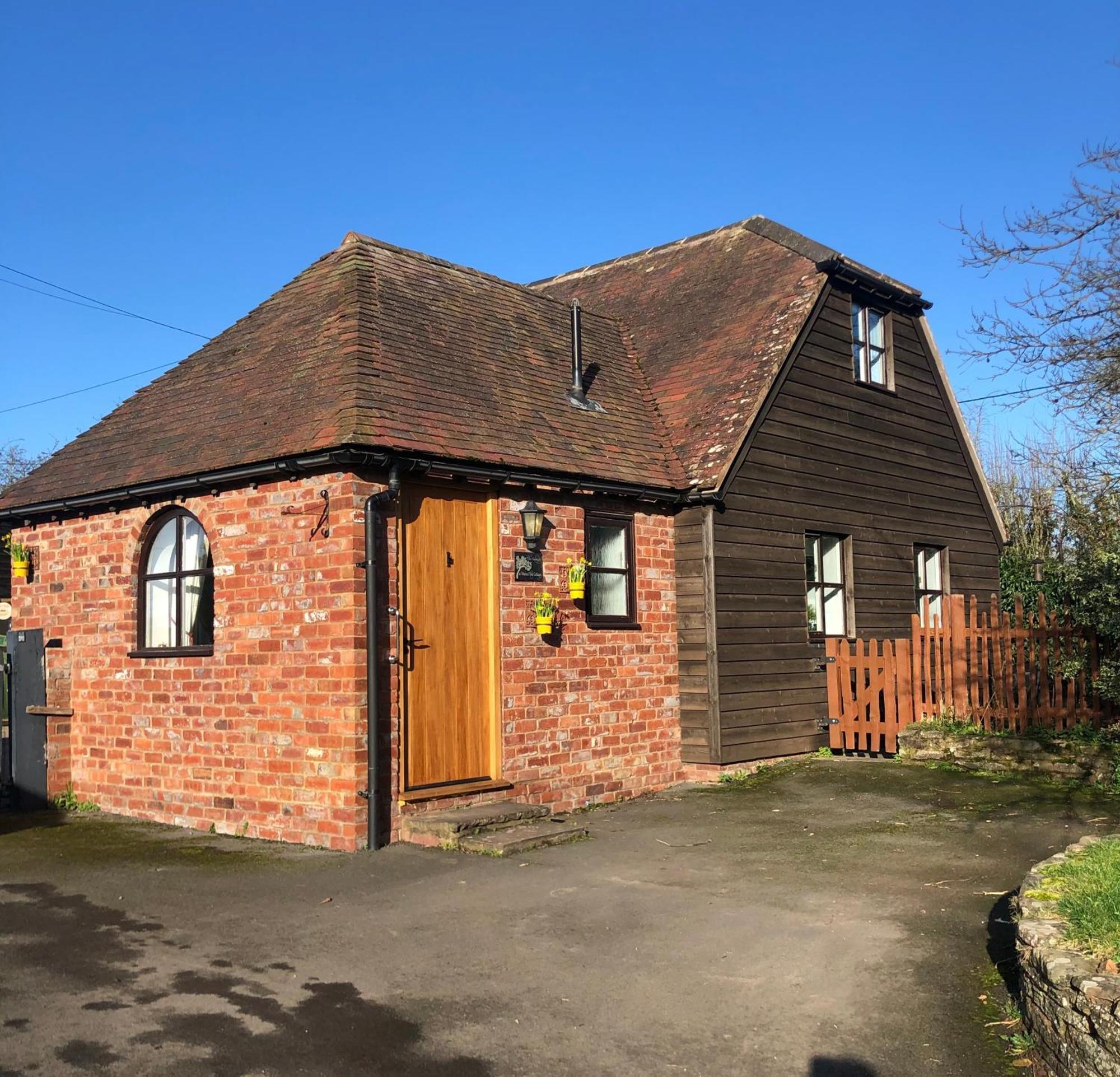 The Annexe At Walnut Tree Cottage Hope under Dinmore Екстериор снимка